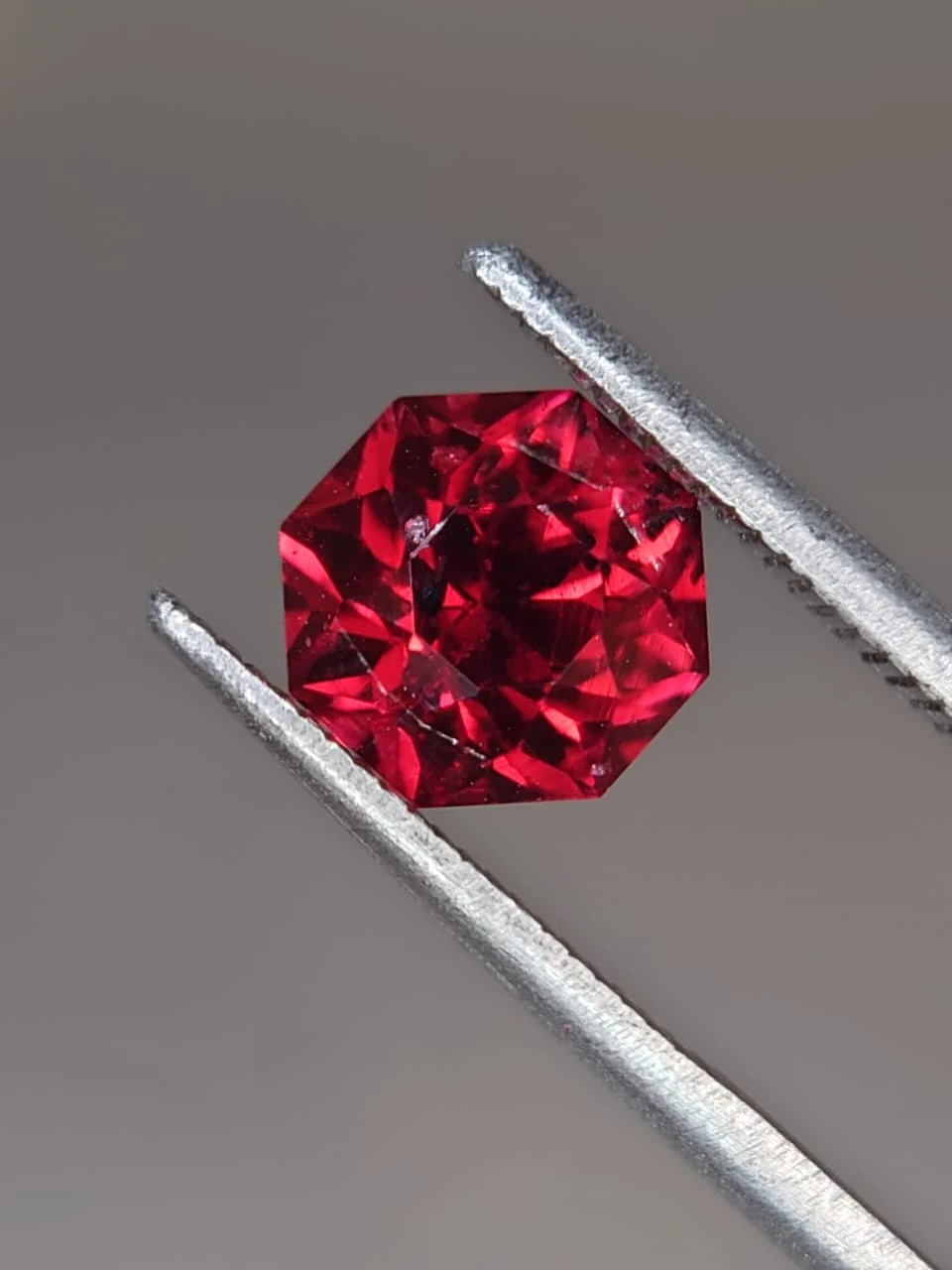 2.5ct Octagon Faceted Malaya Garnet from Tanzania — view 4